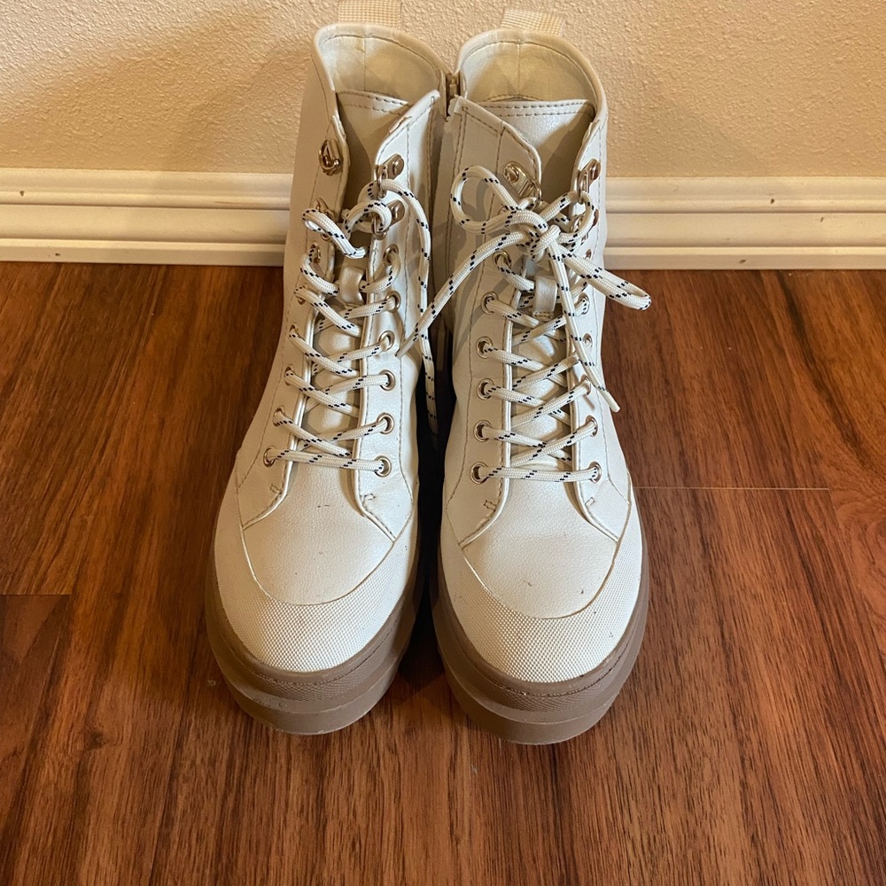 Snow boots